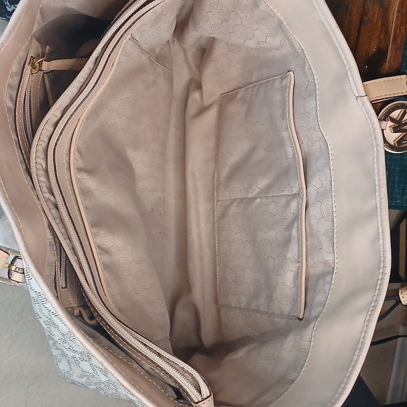 Michael Kors Vanilla Beige Mk Logo XL Jetset Collection Tote Bag PRICE IS FIRM! - Picture 11 of 11